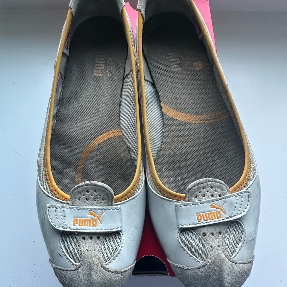 Puma Women's Lt cream ballet flats with Orange Trim. 9 - Picture 5 of 9